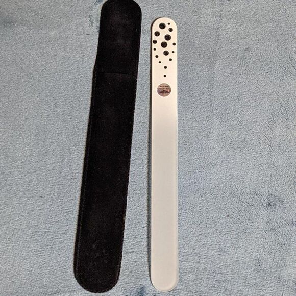 🆕7.5" White Czech Crystal Nail File W/BEAUTIFUL BLACK SWAROVS… - Picture 4 of 6